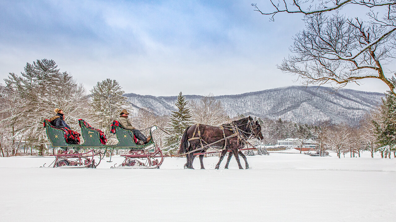 GB_legacyclub-greenbrier-carriage-winter